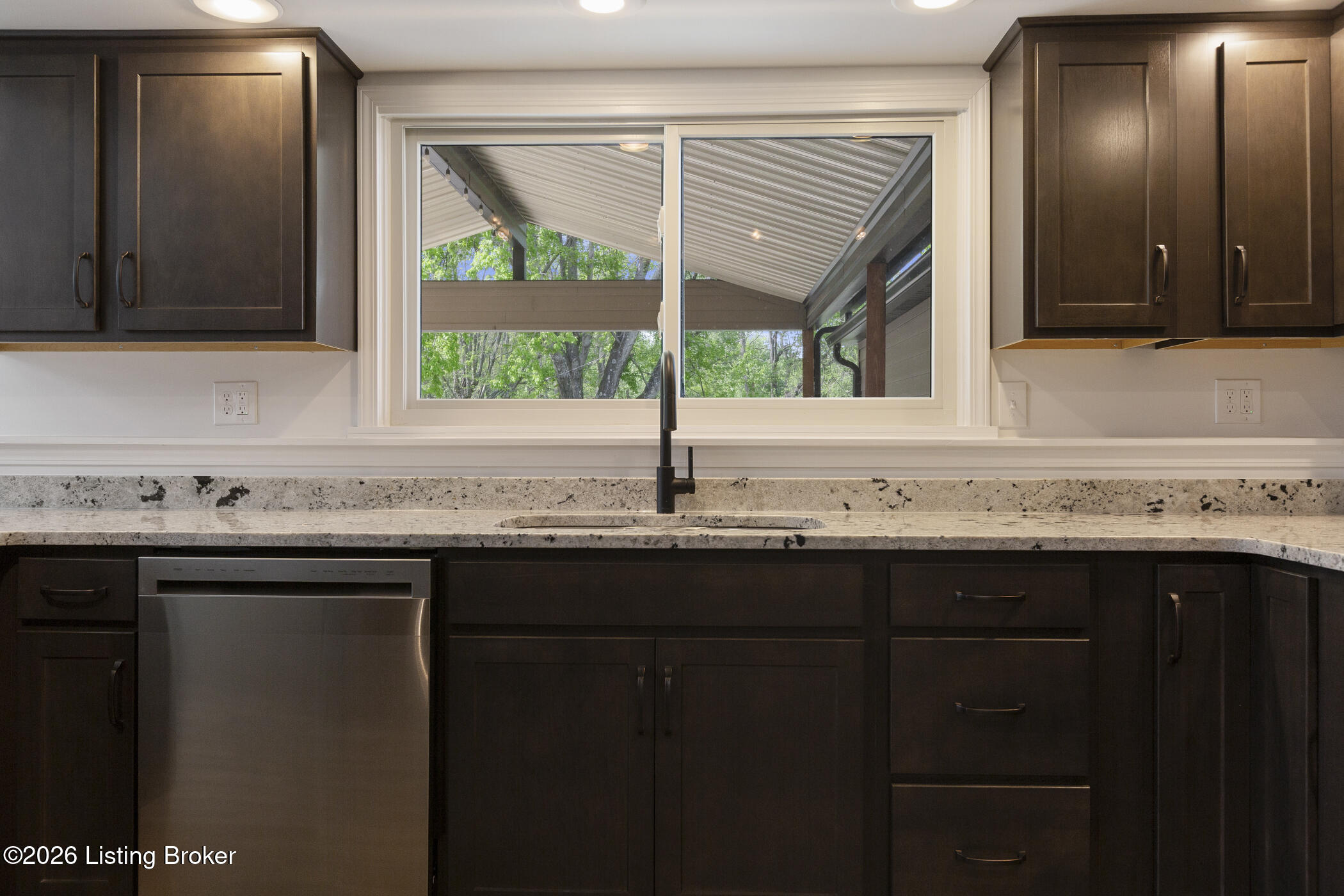 252 W River Rd