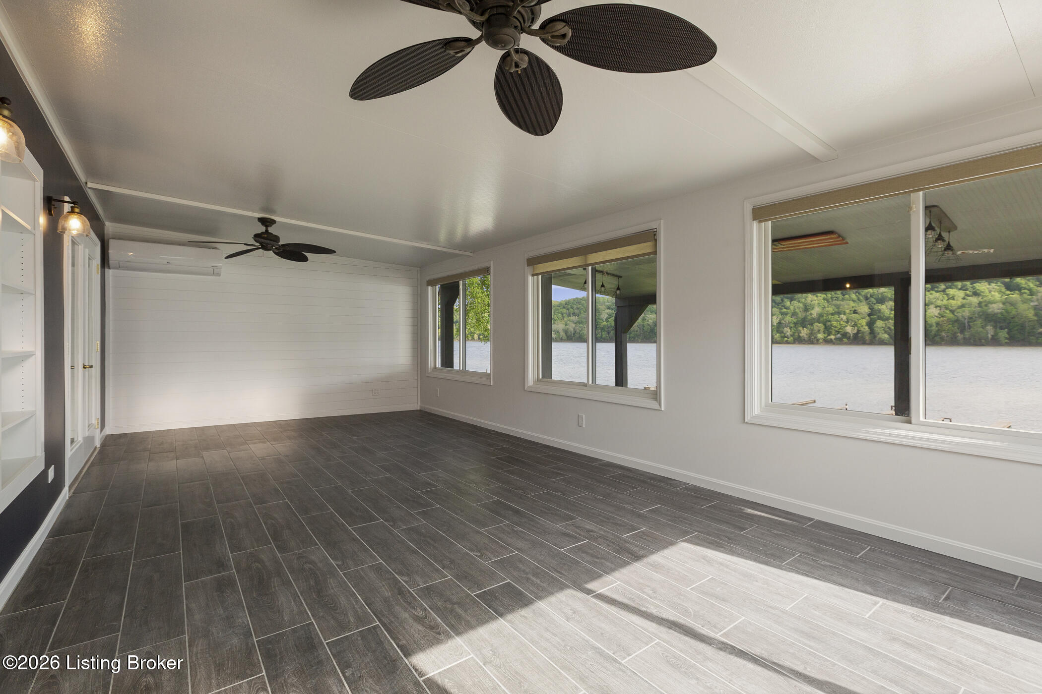 252 W River Rd