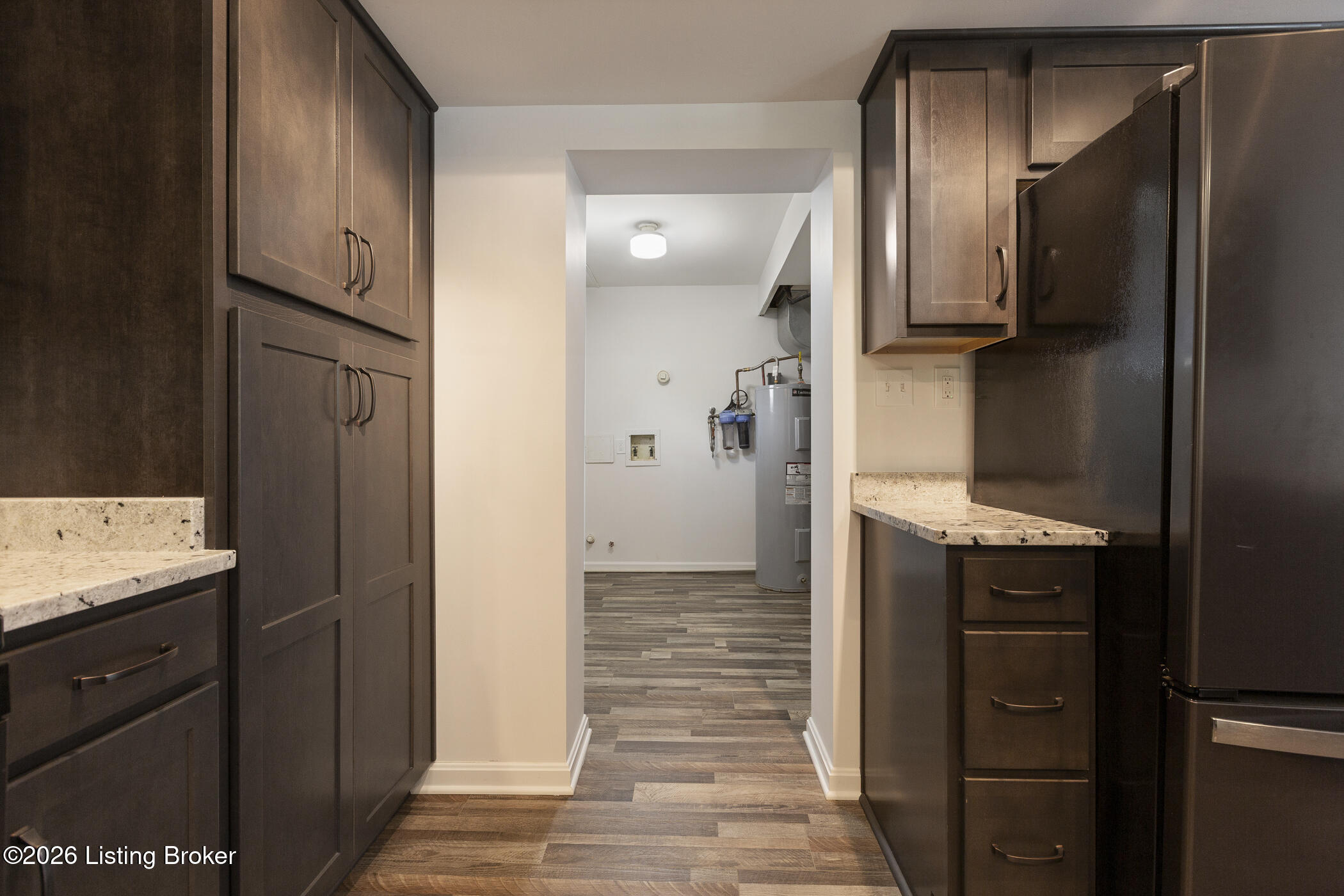 252 W River Rd