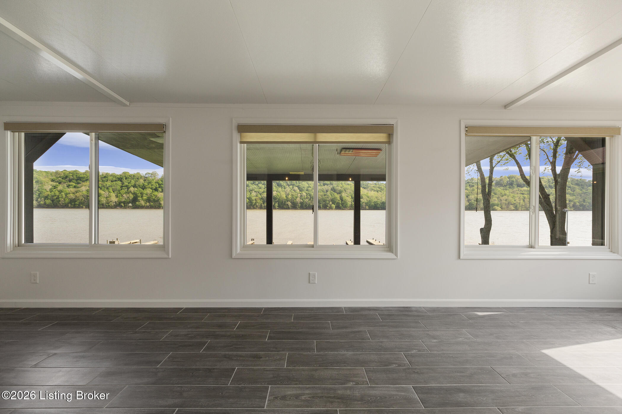 252 W River Rd