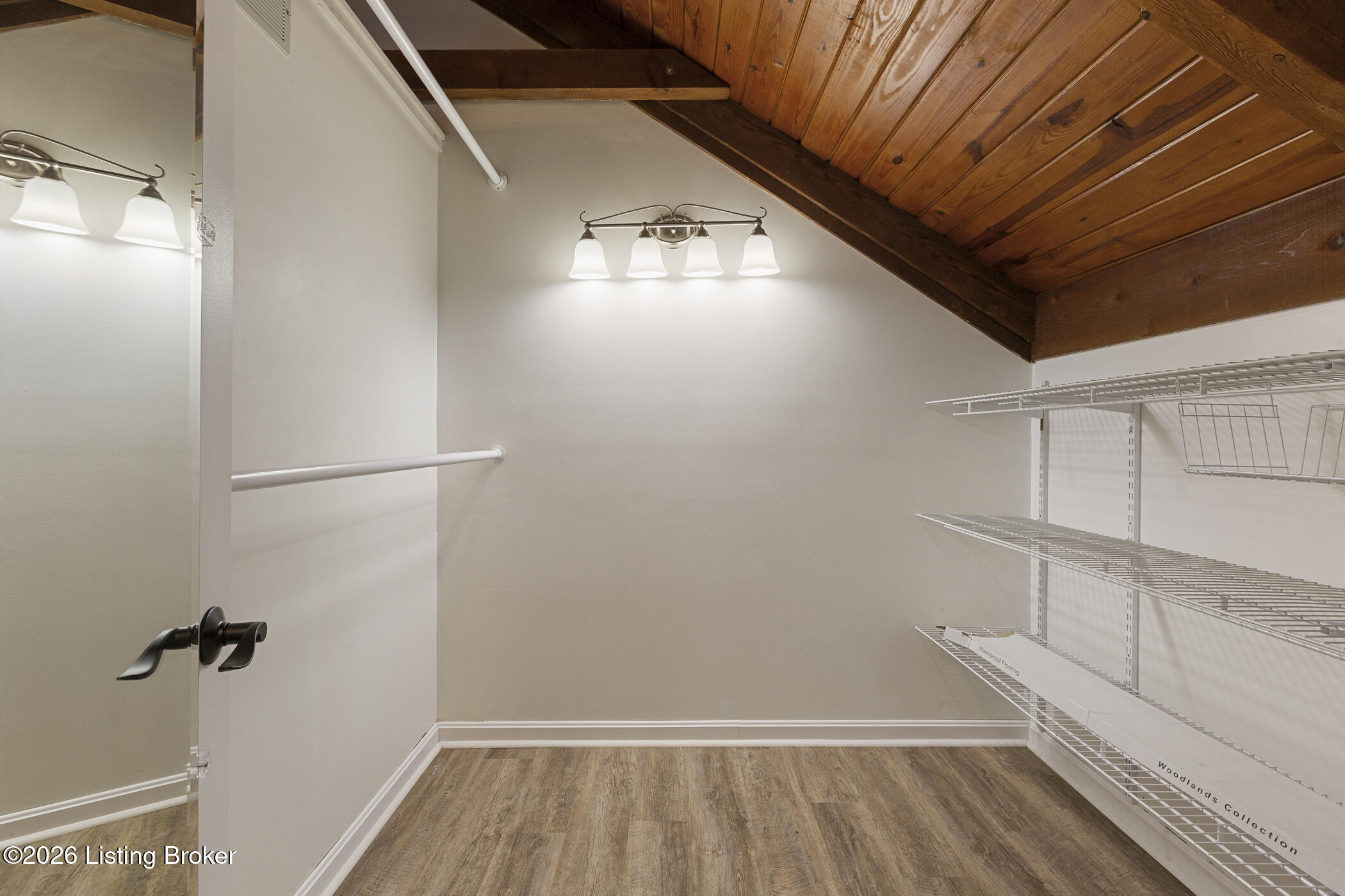 252 W River Rd