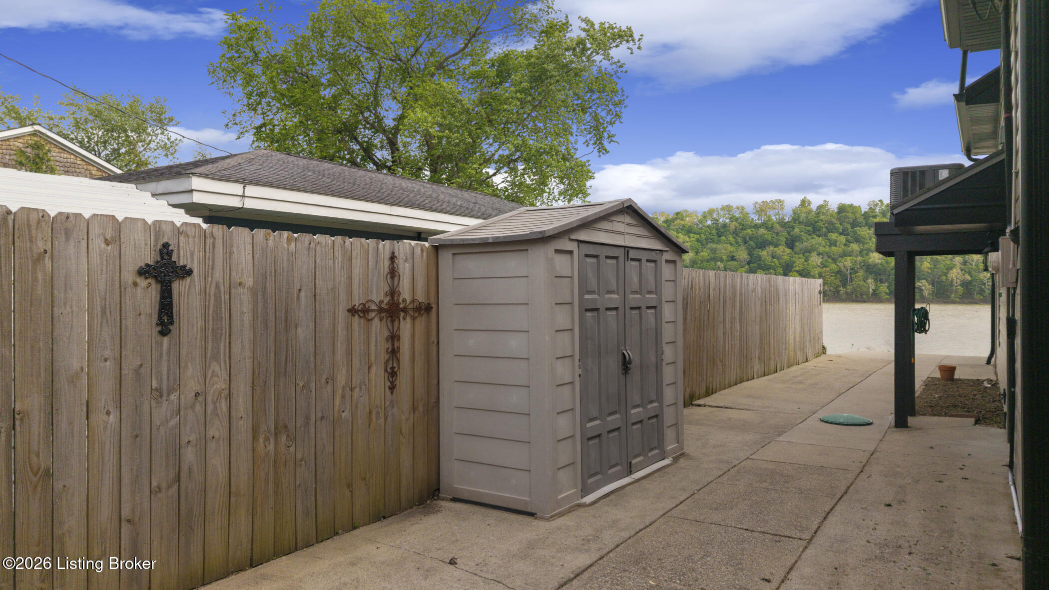 252 W River Rd