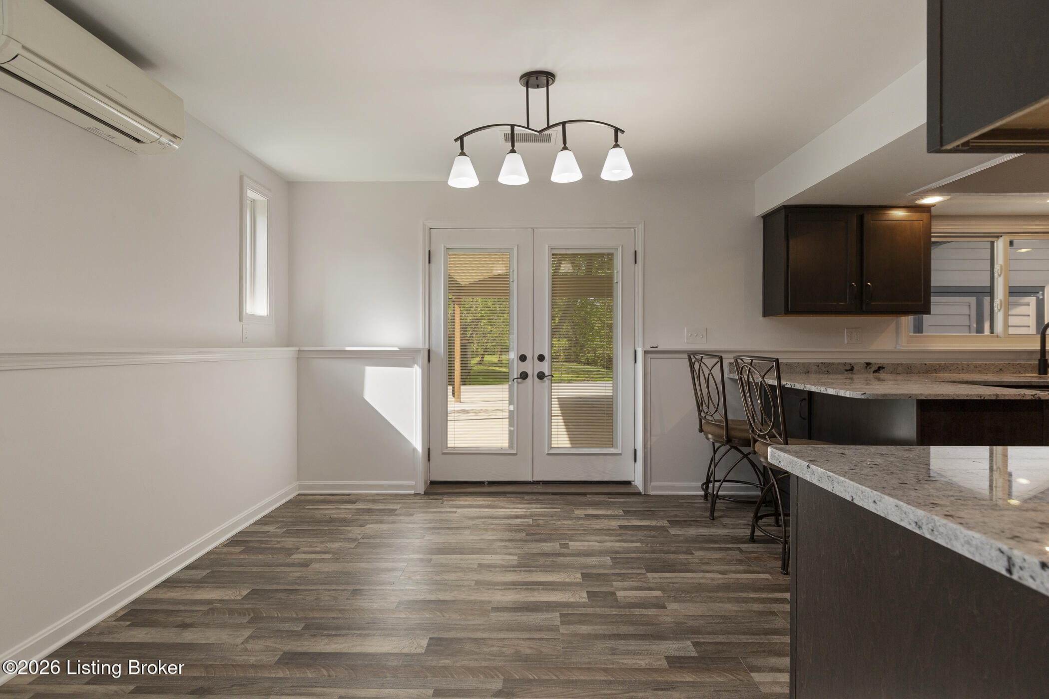 252 W River Rd