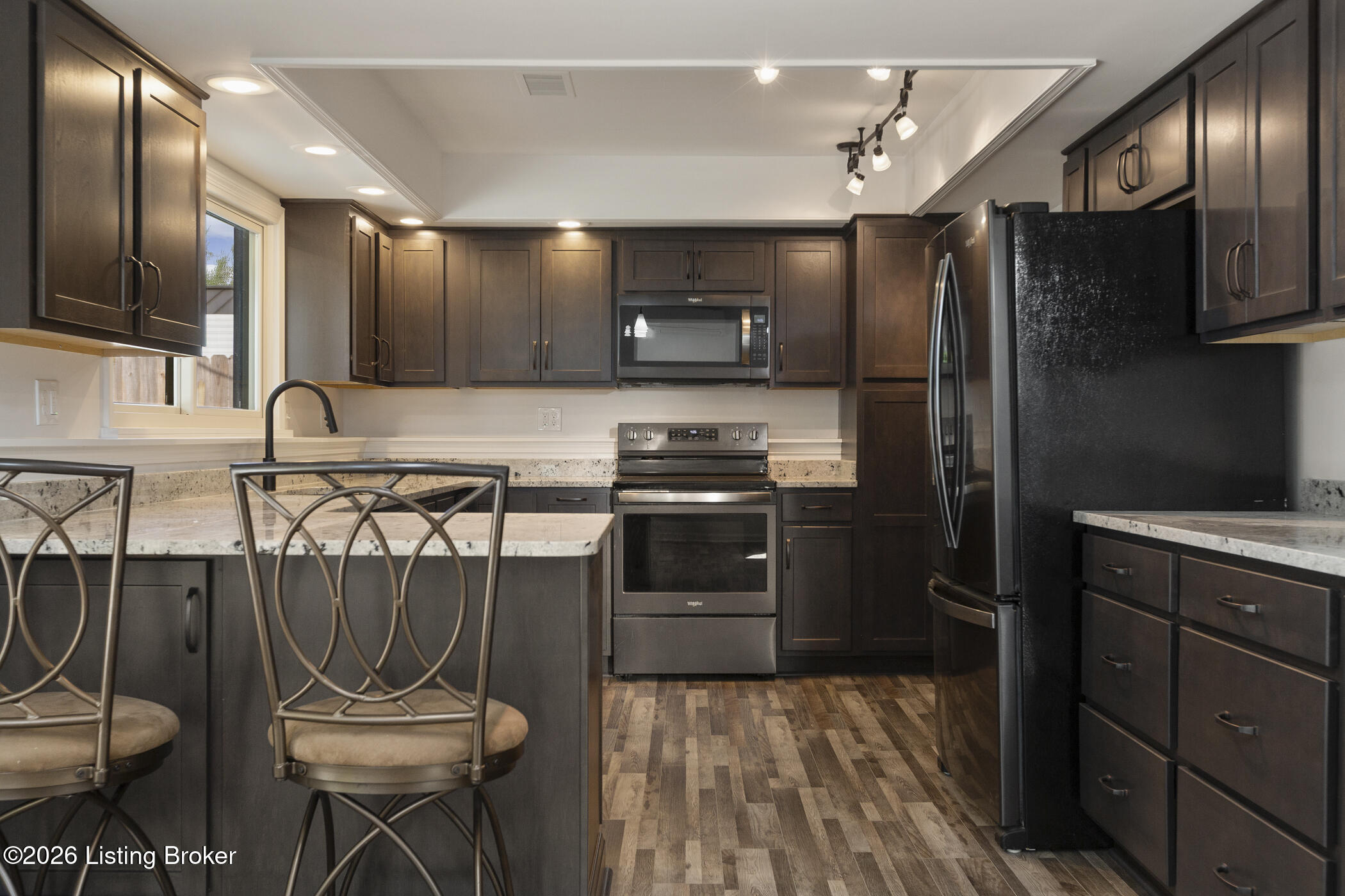 252 W River Rd
