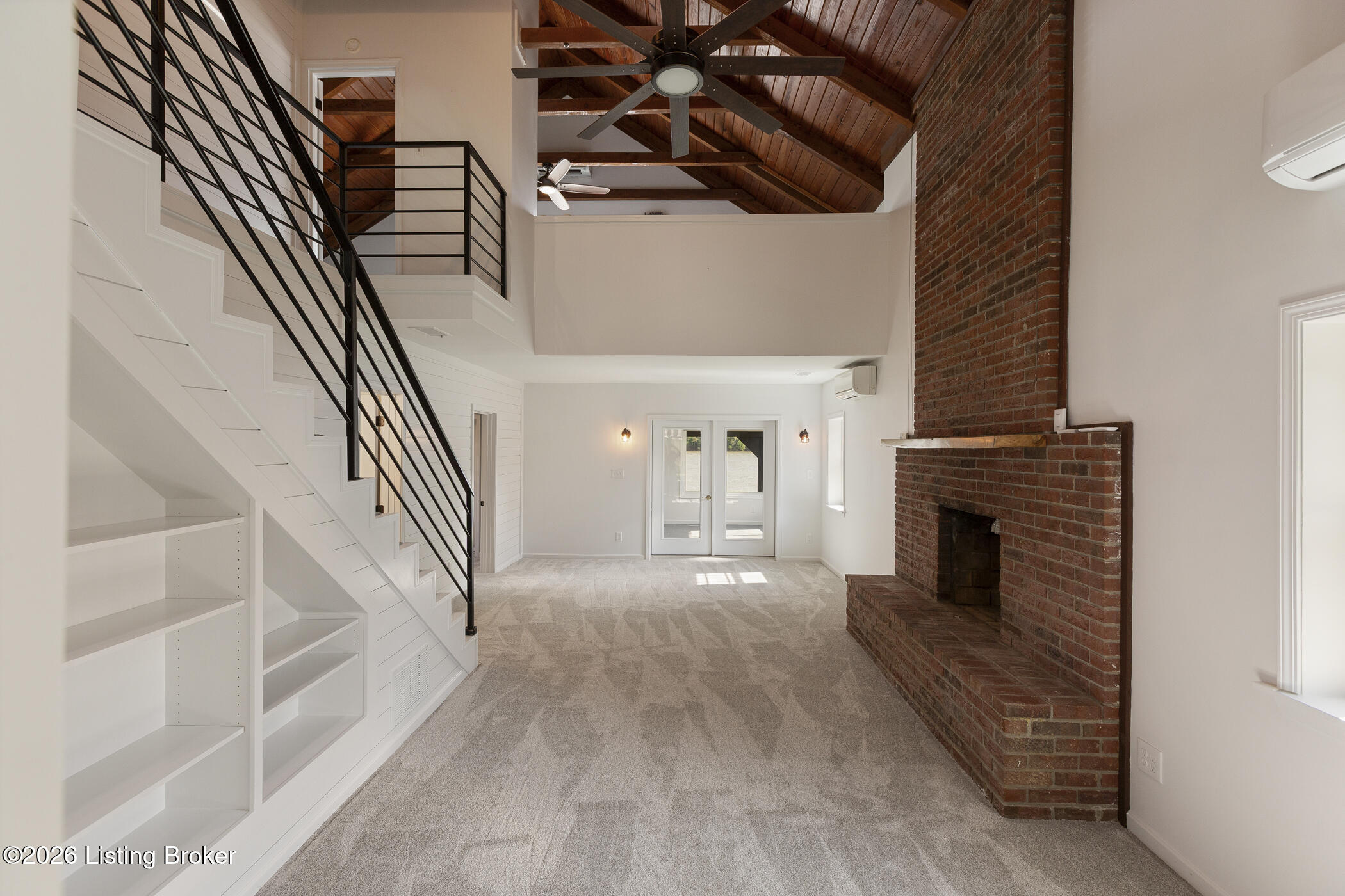 252 W River Rd