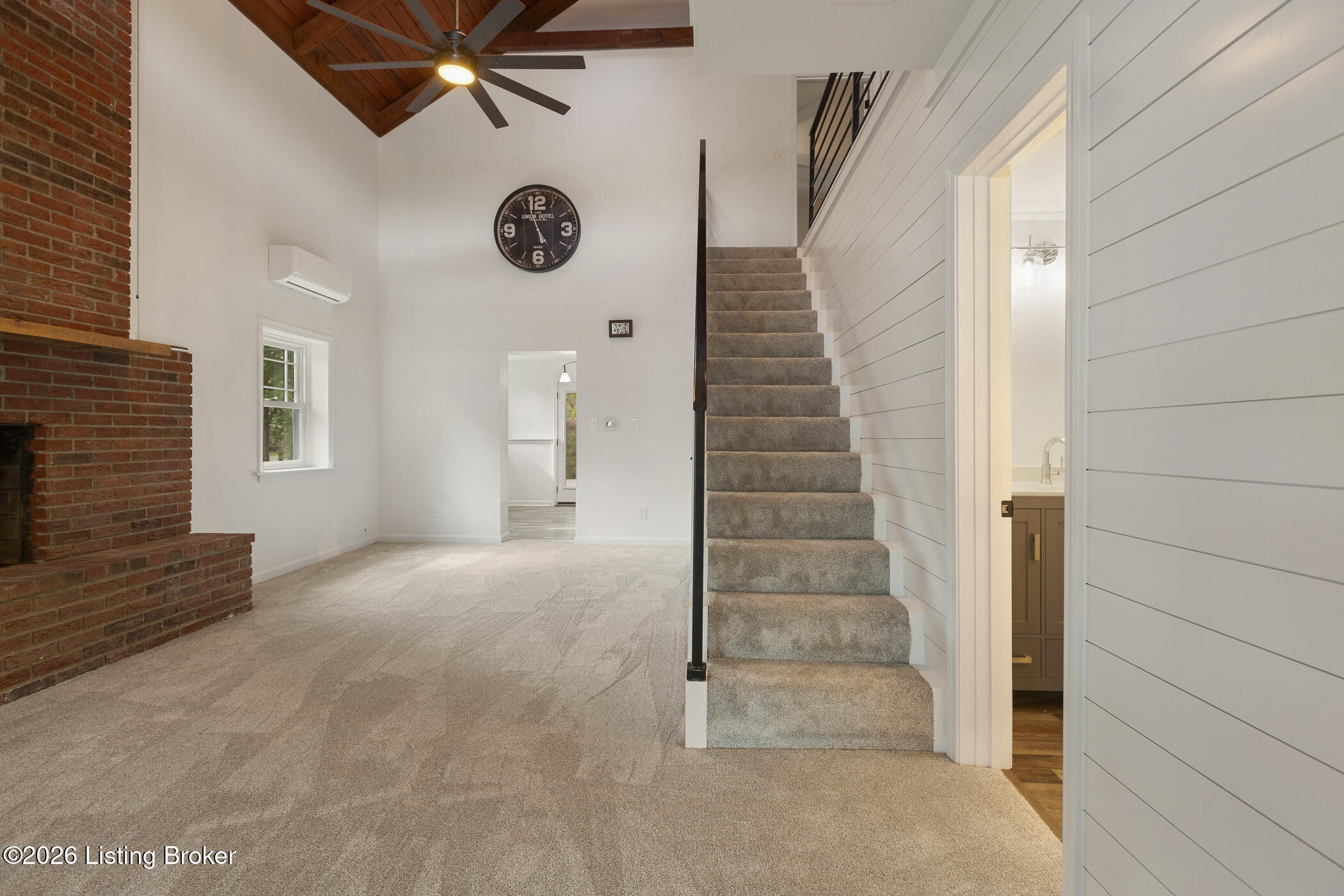 252 W River Rd