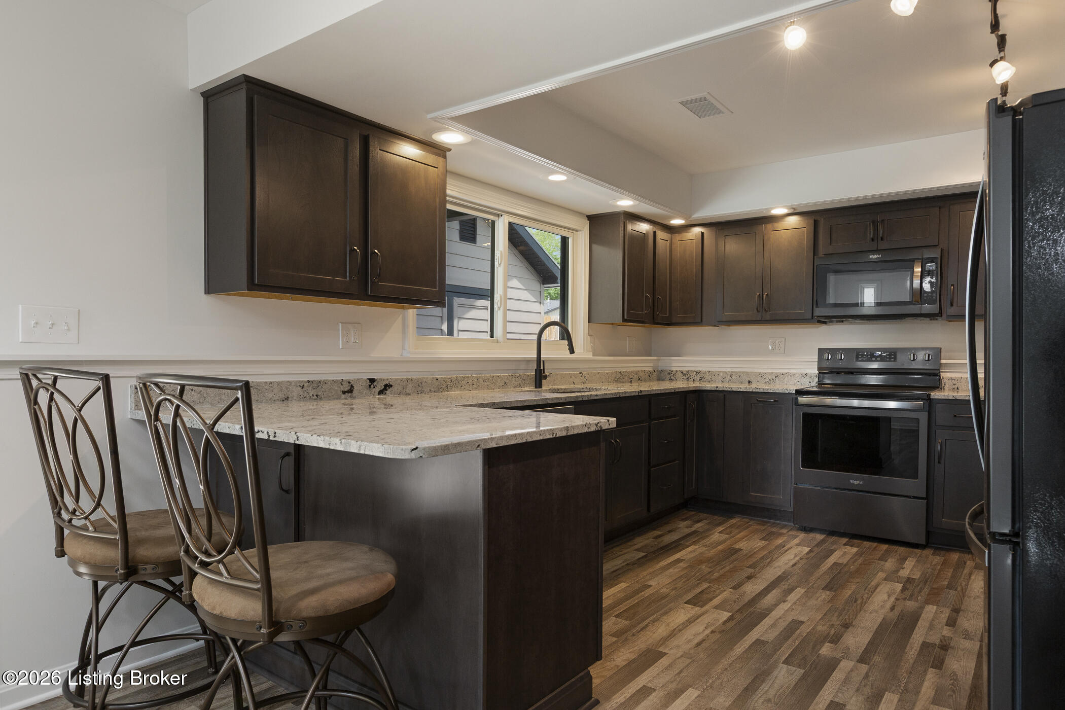 252 W River Rd