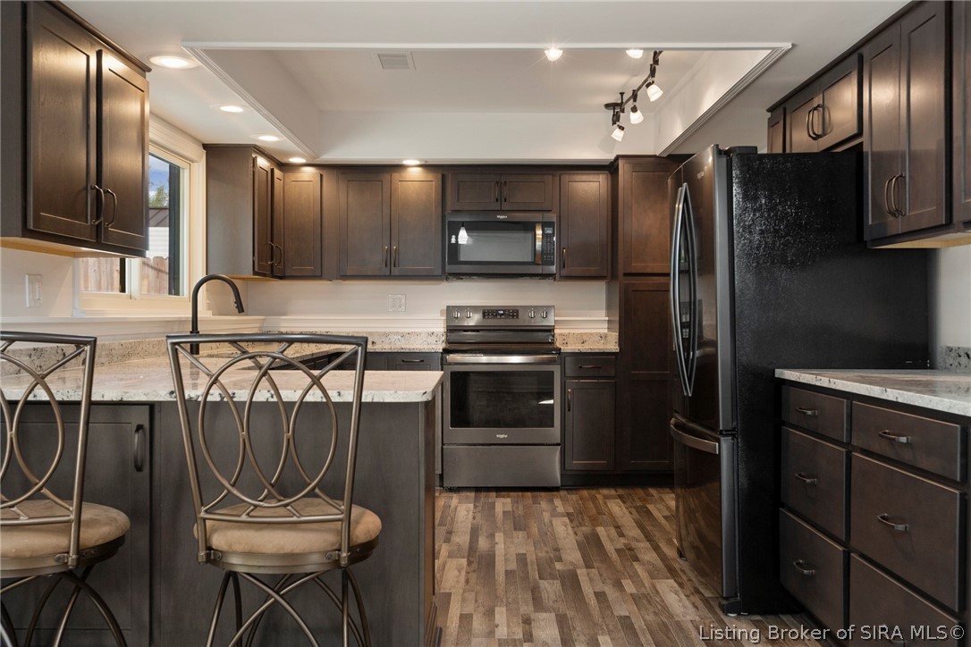 252 River Road W