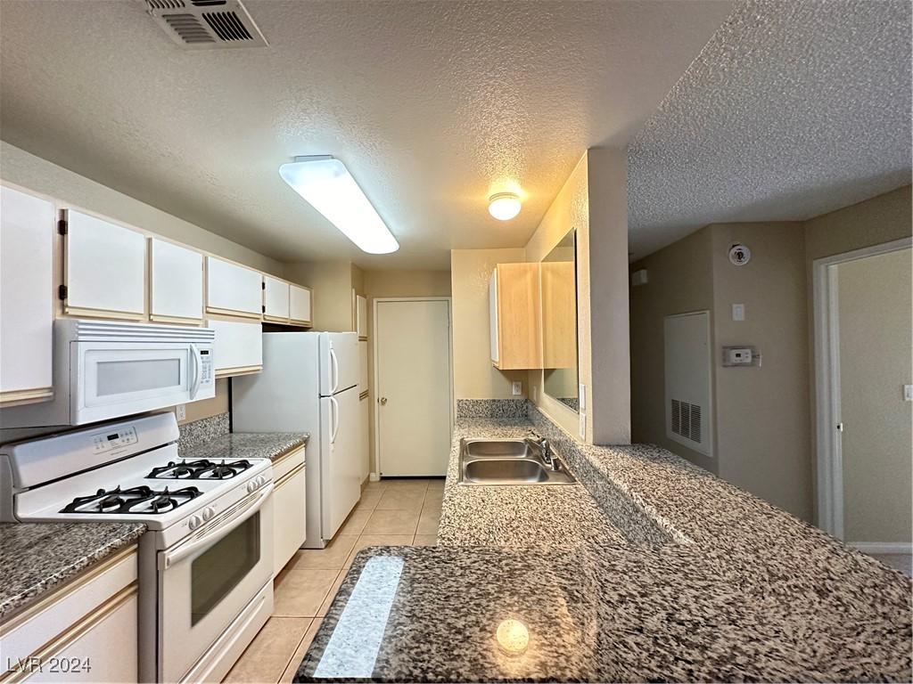 2200 FORT APACHE Road 2045
