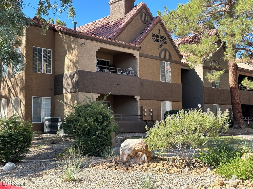 2200 FORT APACHE Road 2045