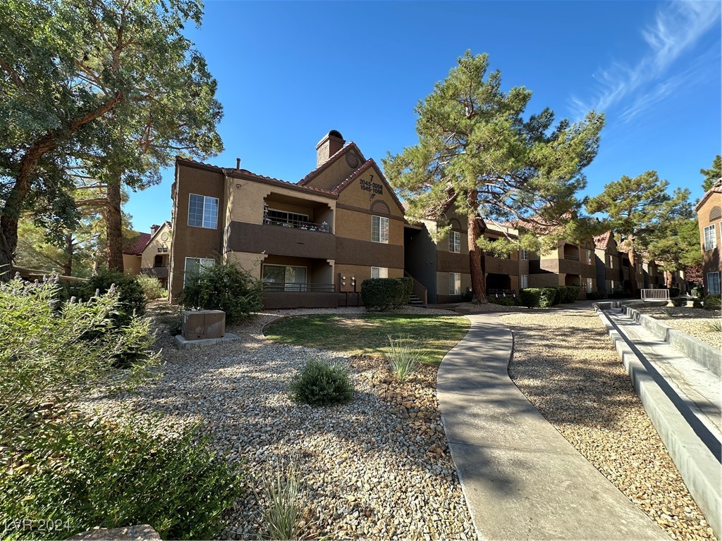 2200 FORT APACHE Road 2045