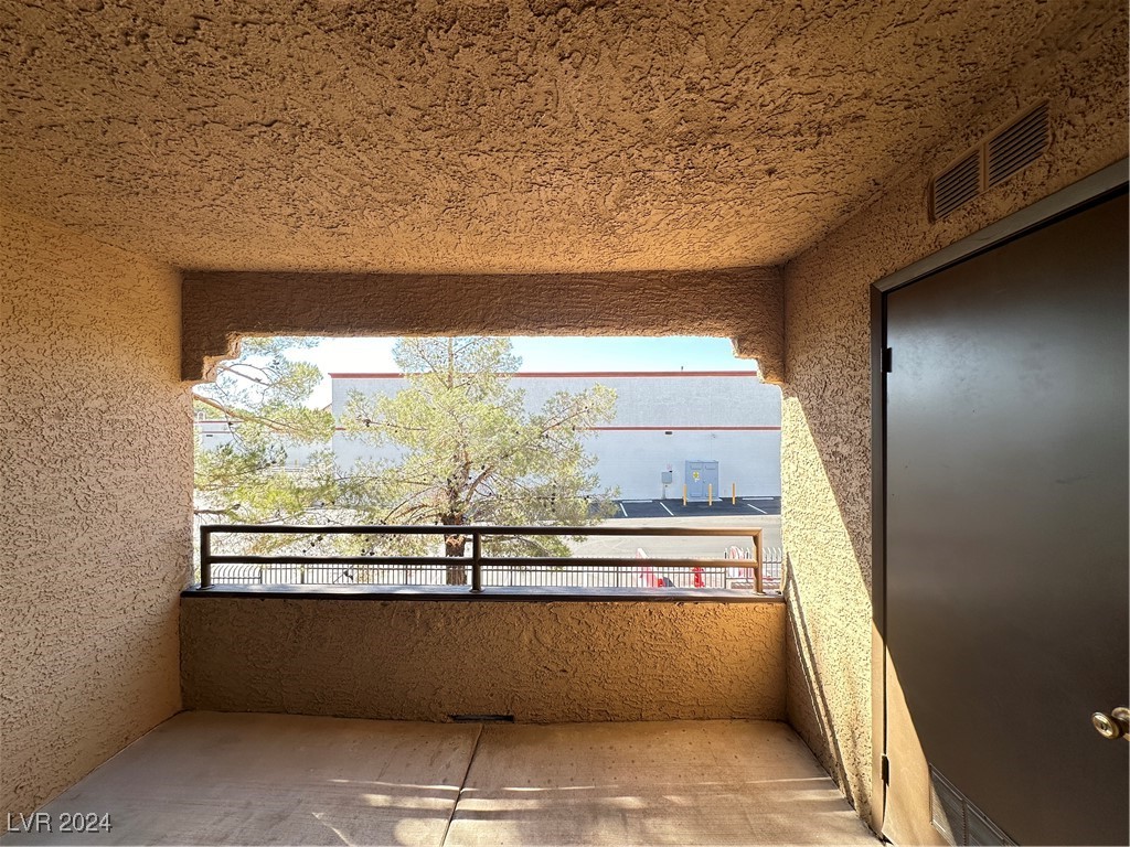 2200 FORT APACHE Road 2045