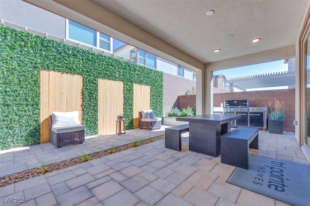 1208 Crimson Sunbird Street