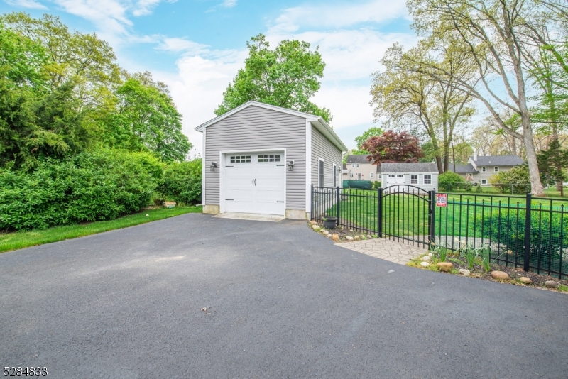 31 Tilley Ave