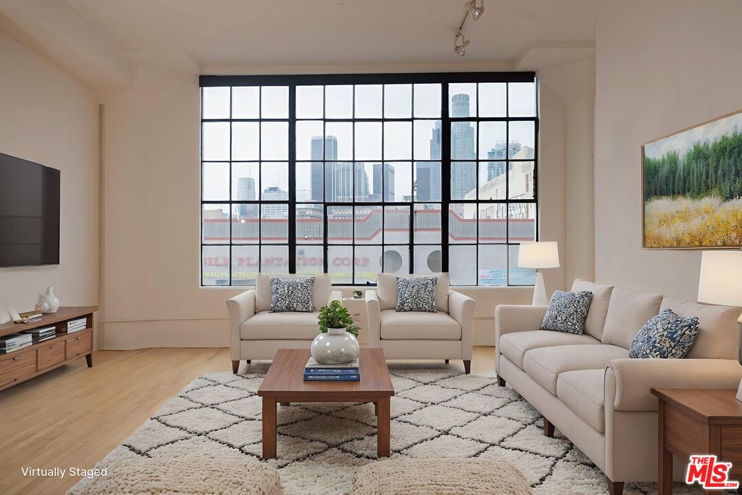 420 S San Pedro St Unit: 210