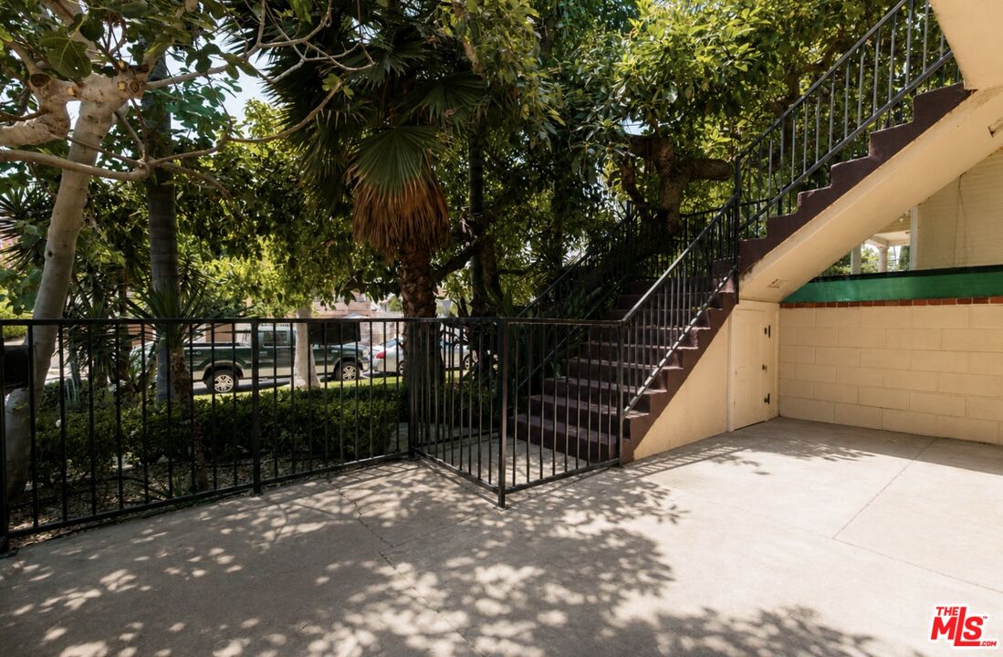 3047 Perlita Ave