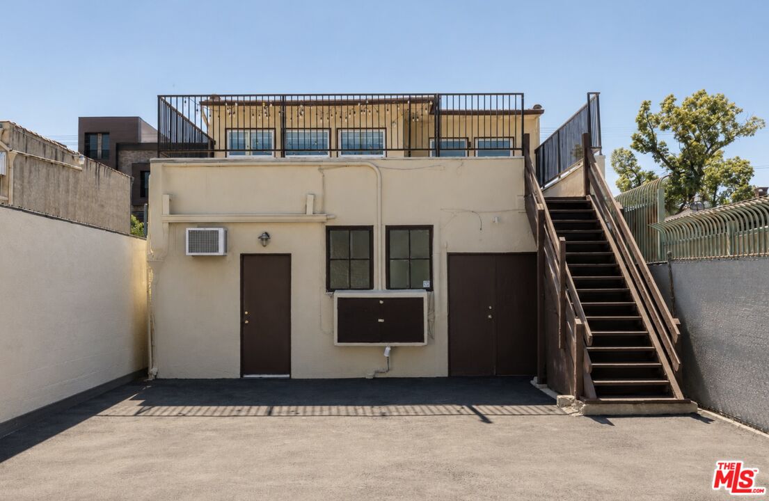5514 Cahuenga Blvd