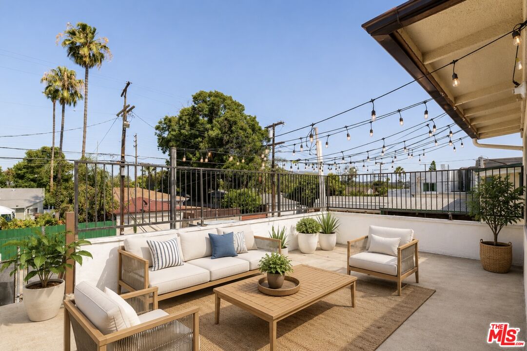 5514 Cahuenga Blvd