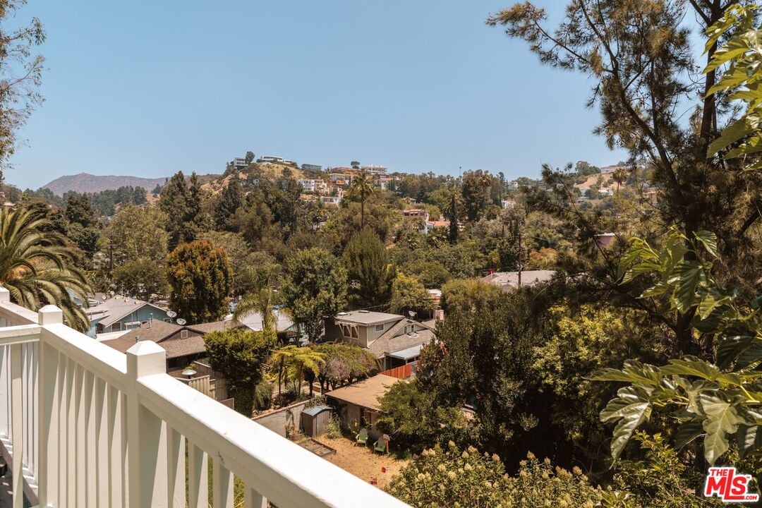 2120 N Cahuenga Blvd