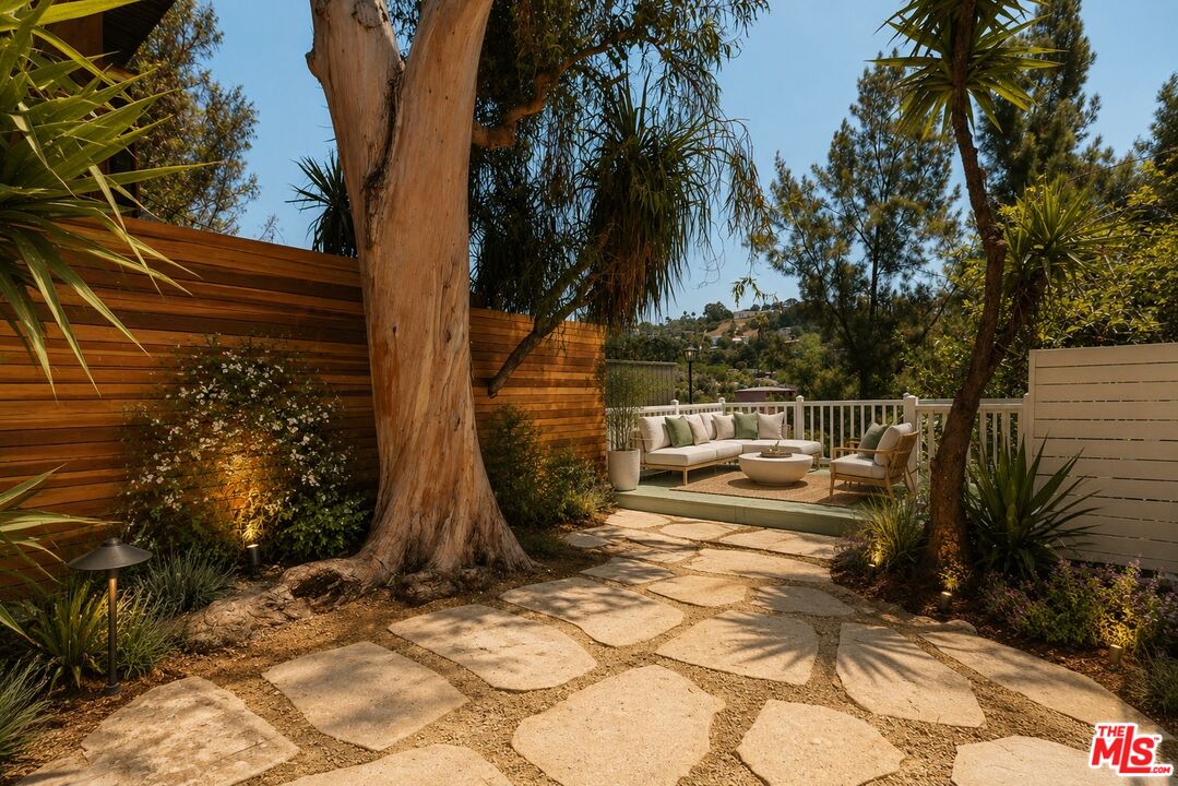 2120 N Cahuenga Blvd
