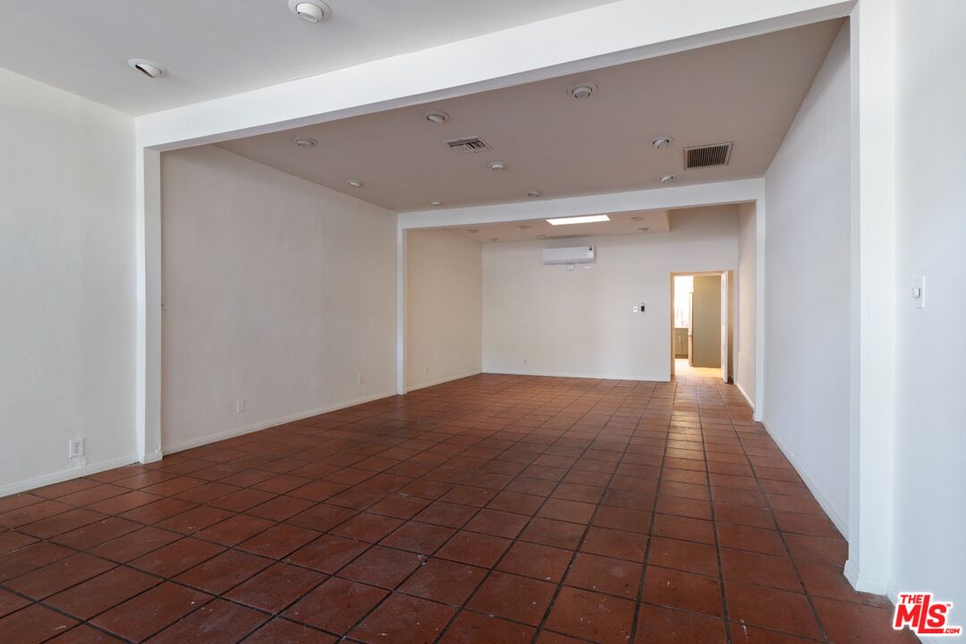 2120 N Cahuenga Blvd