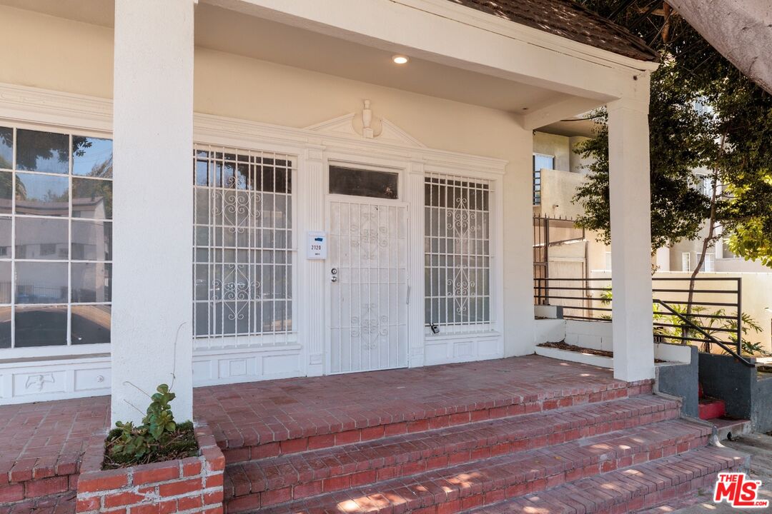 2120 N Cahuenga Blvd
