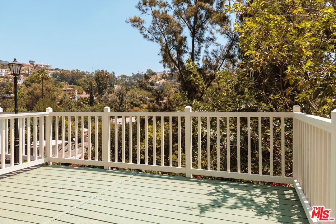 2120 N Cahuenga Blvd
