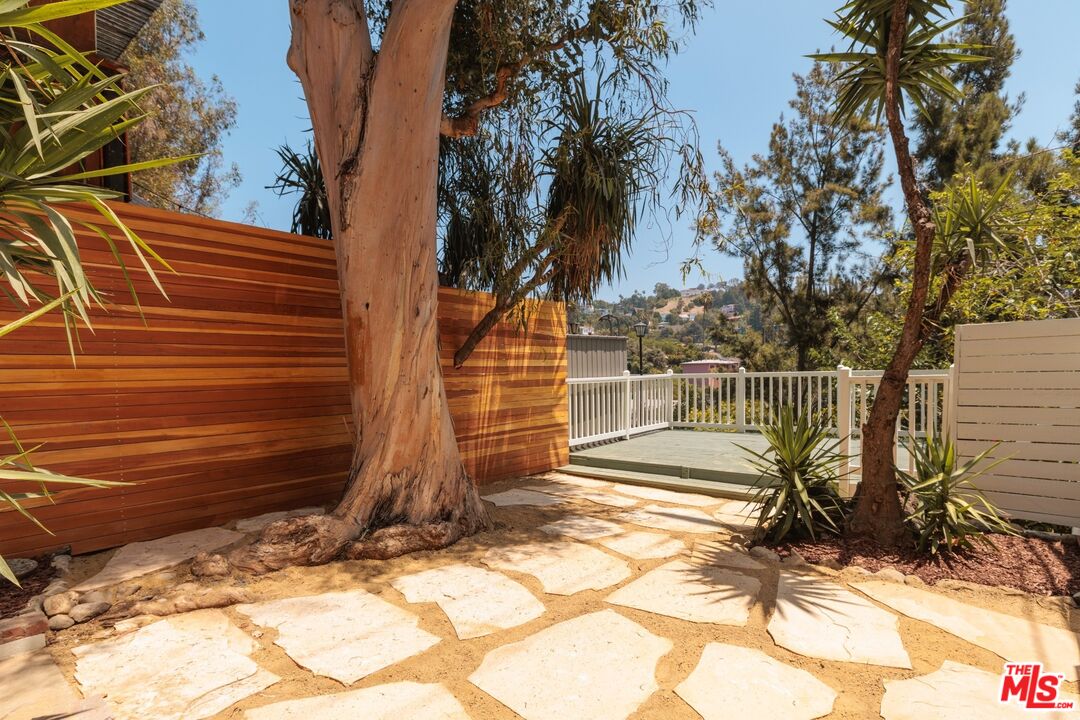 2120 N Cahuenga Blvd