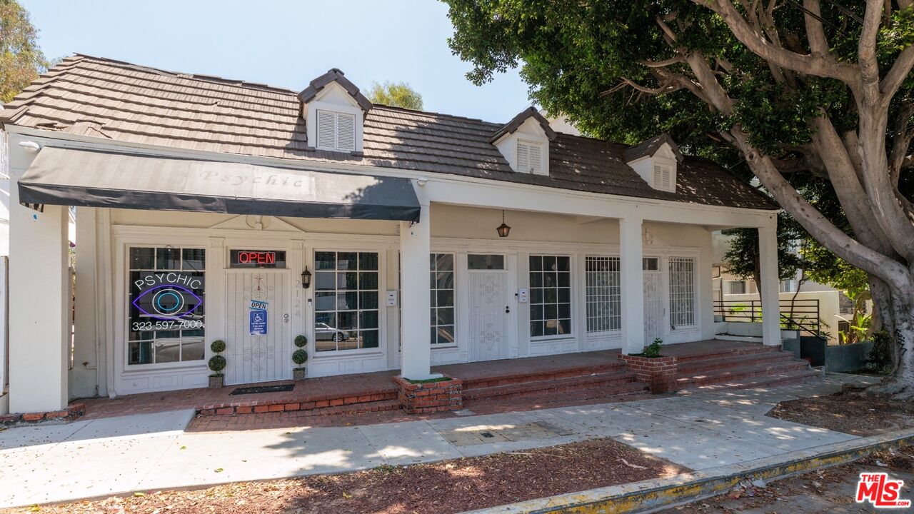 2120 N Cahuenga Blvd