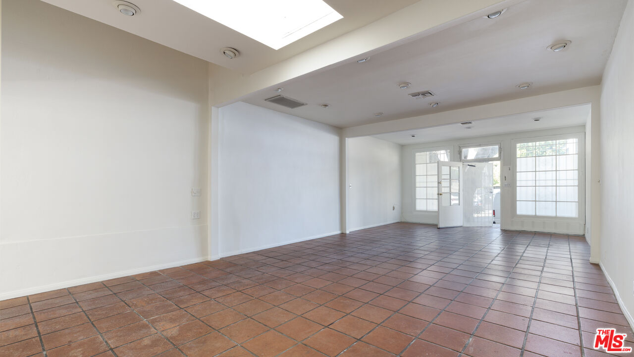 2120 N Cahuenga Blvd