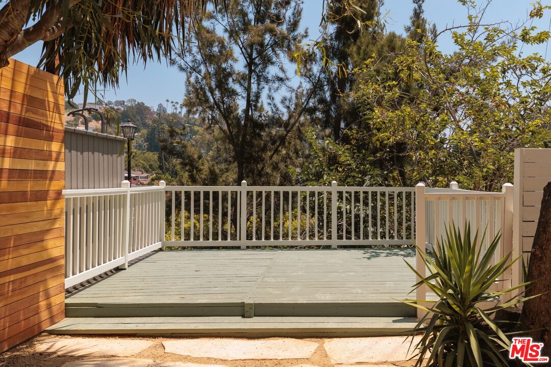 2120 N Cahuenga Blvd