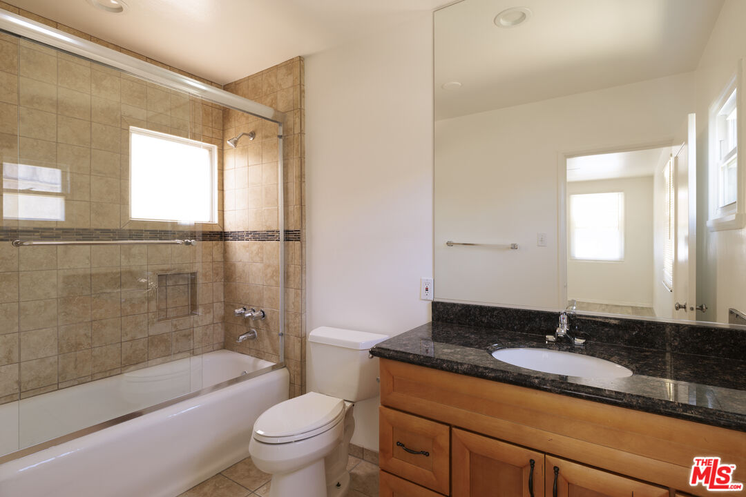 5516 N Cahuenga Blvd