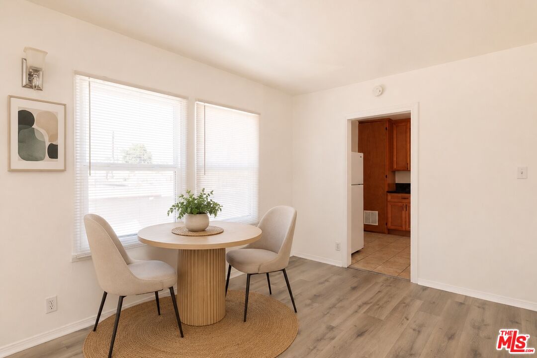 5516 N Cahuenga Blvd