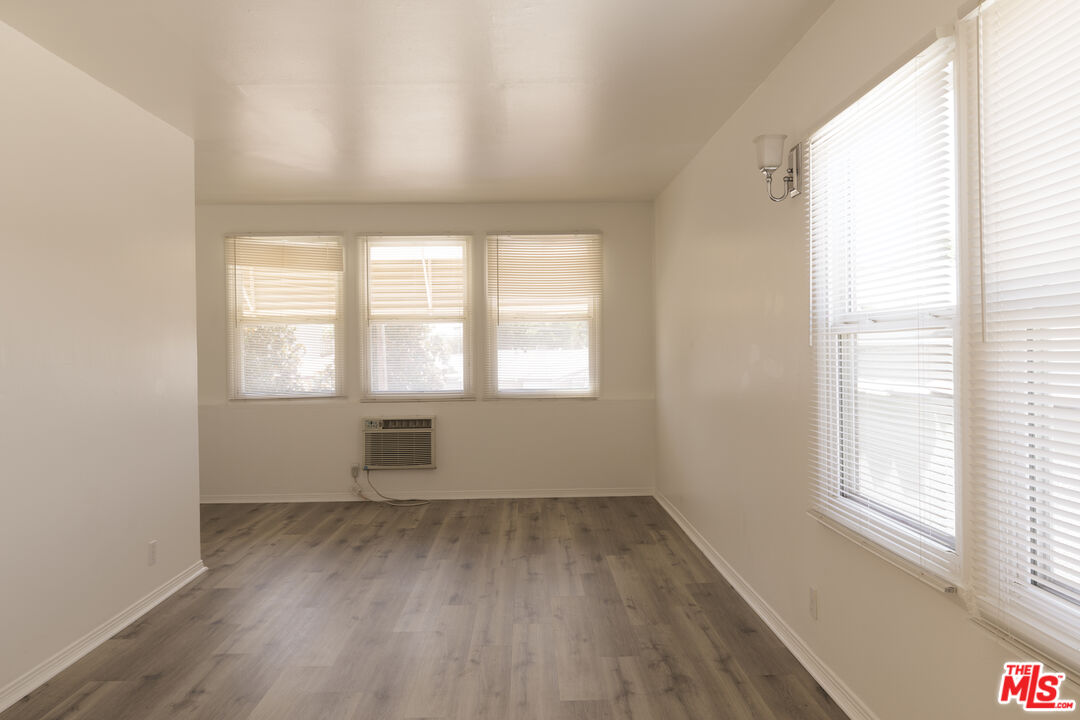 5516 N Cahuenga Blvd