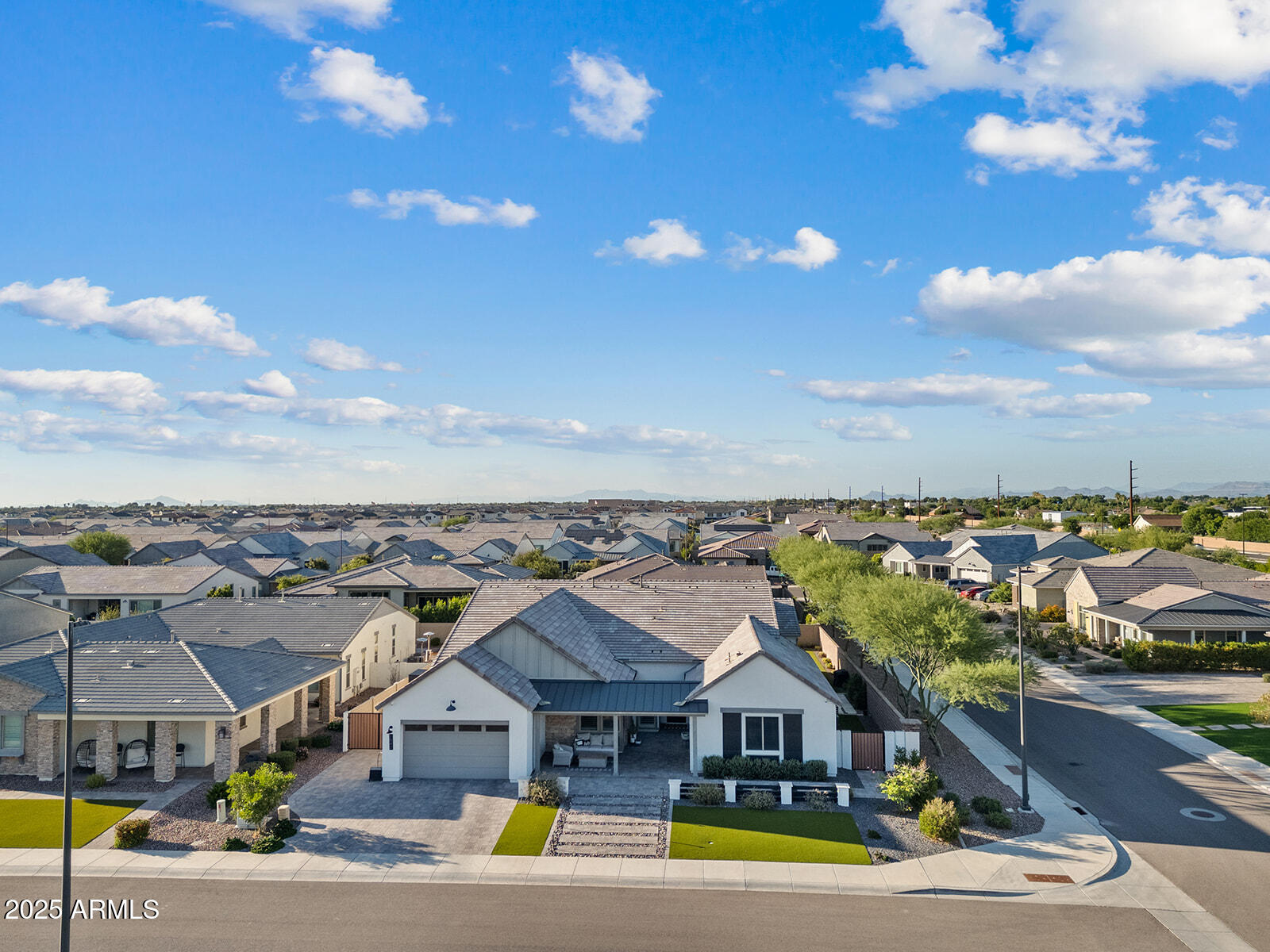 1542 E BLUE RIDGE Way