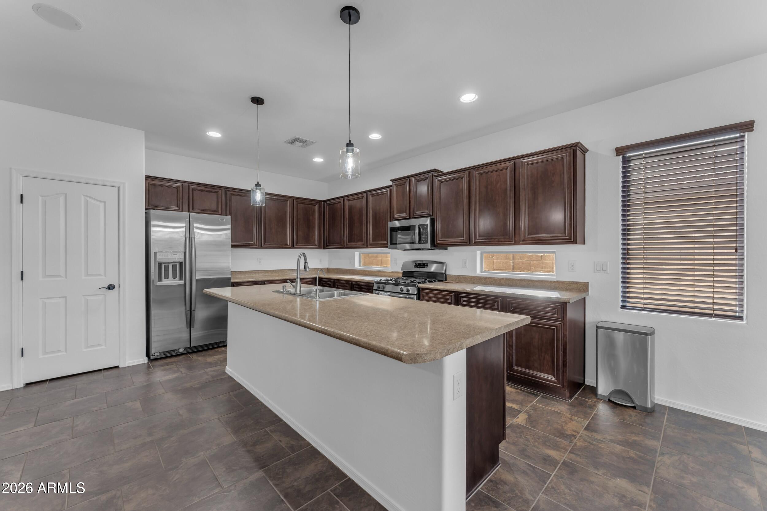 3994 E GRAND CANYON Place