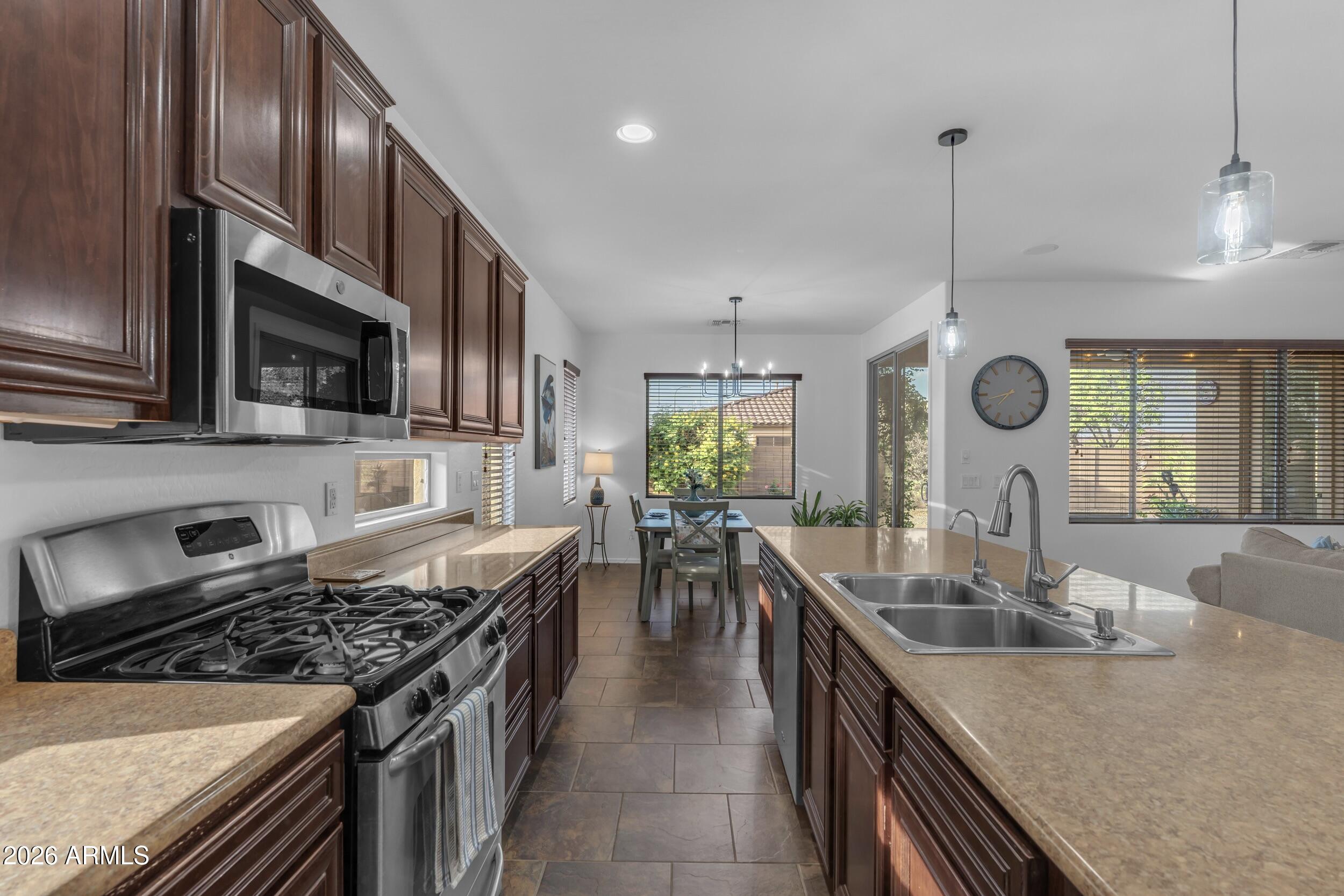 3994 E GRAND CANYON Place