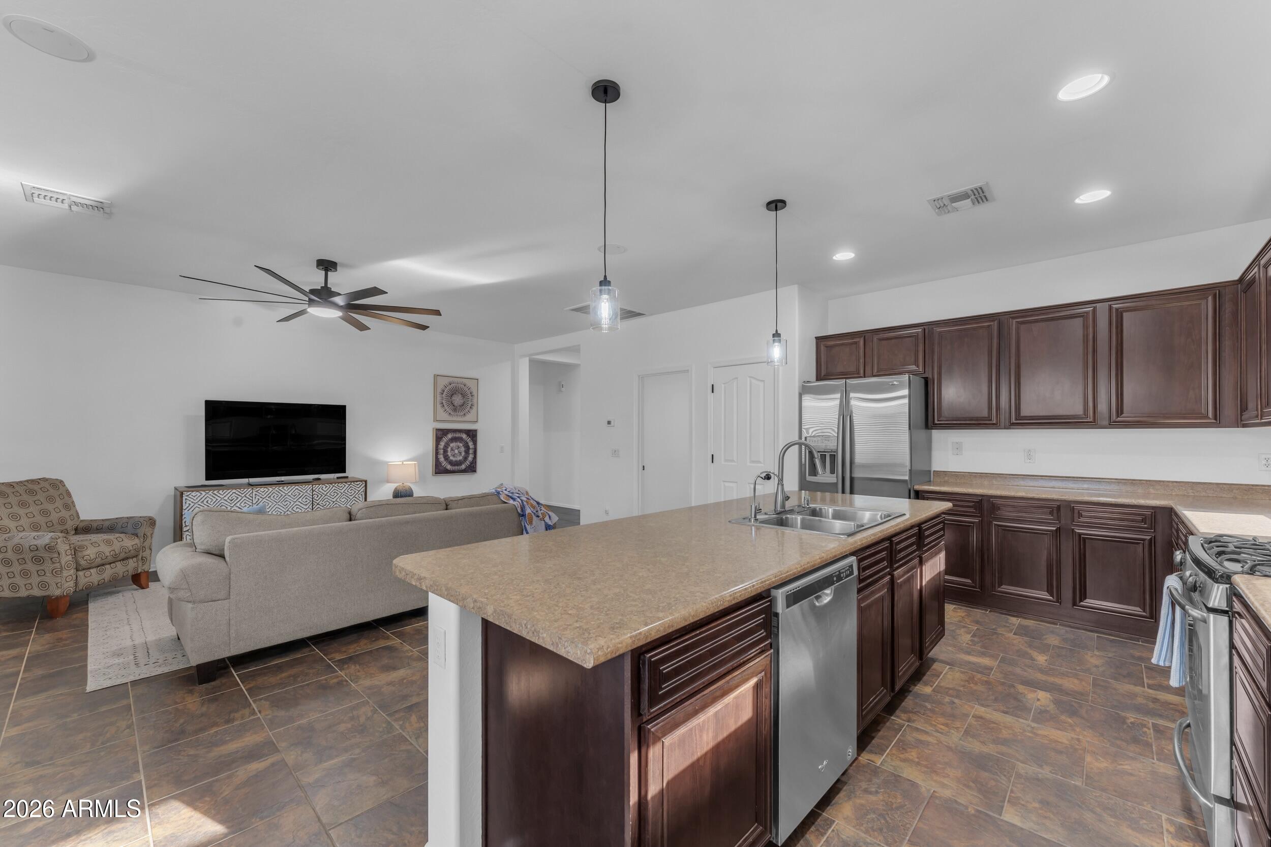 3994 E GRAND CANYON Place