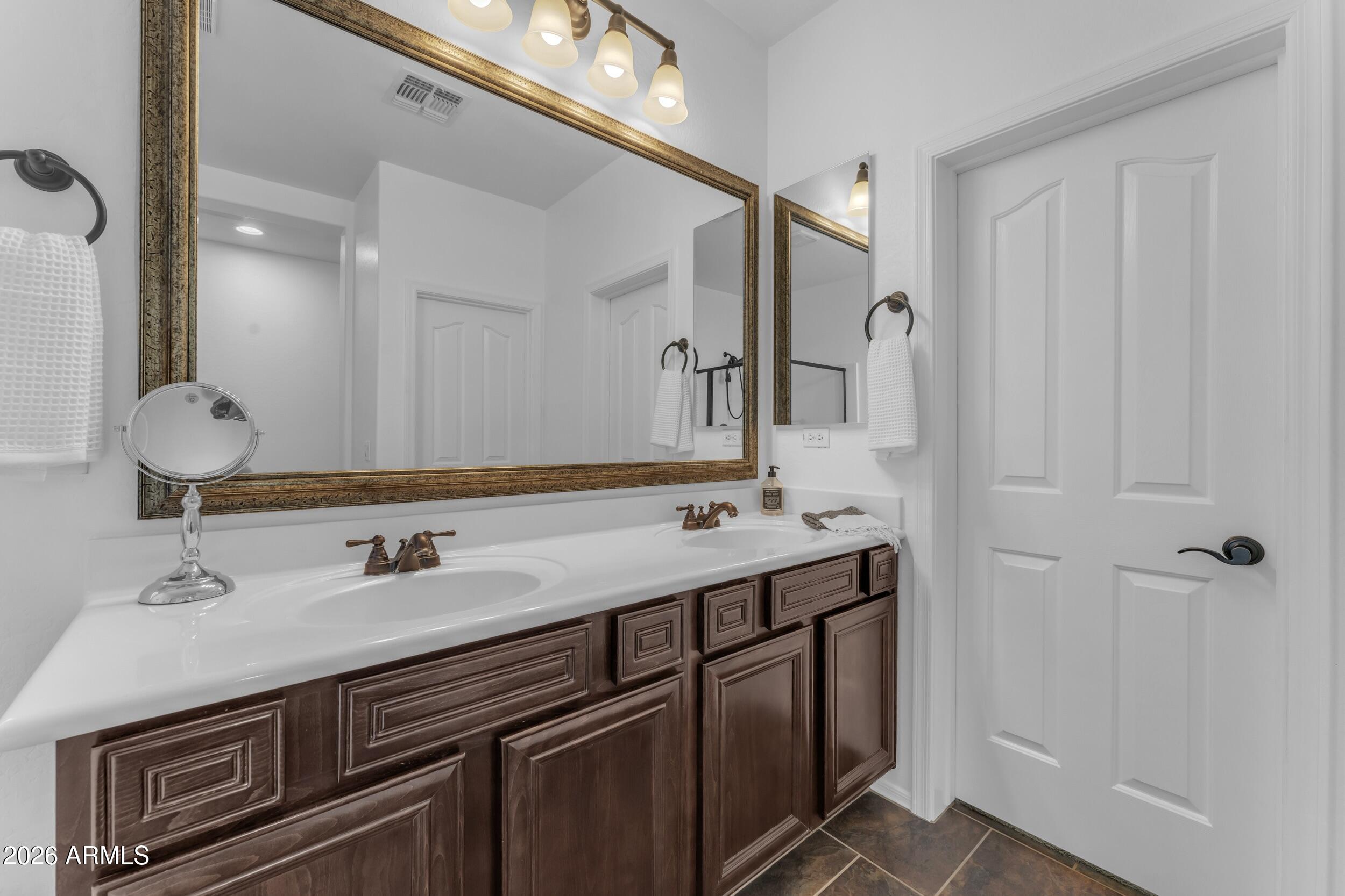 3994 E GRAND CANYON Place