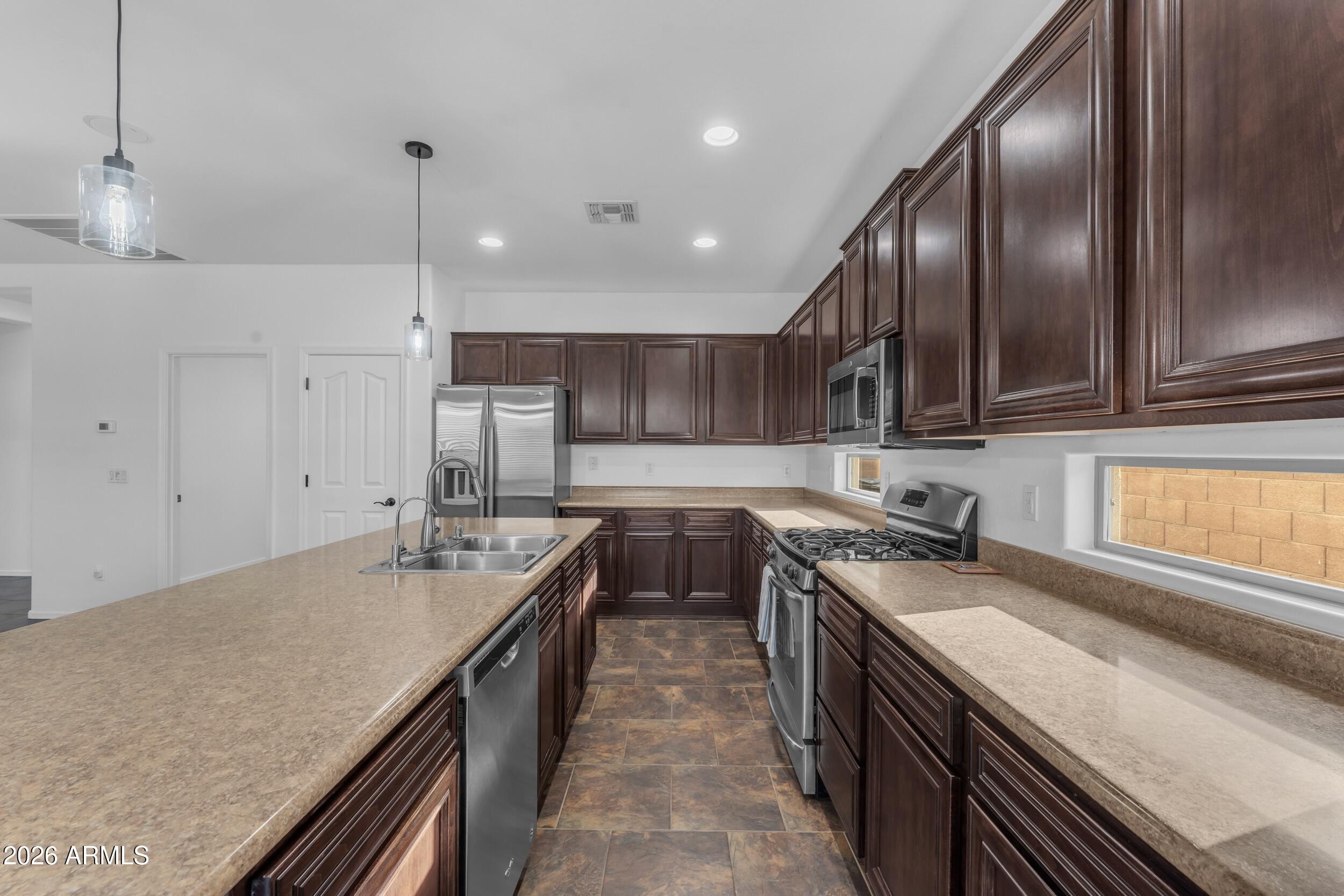 3994 E GRAND CANYON Place