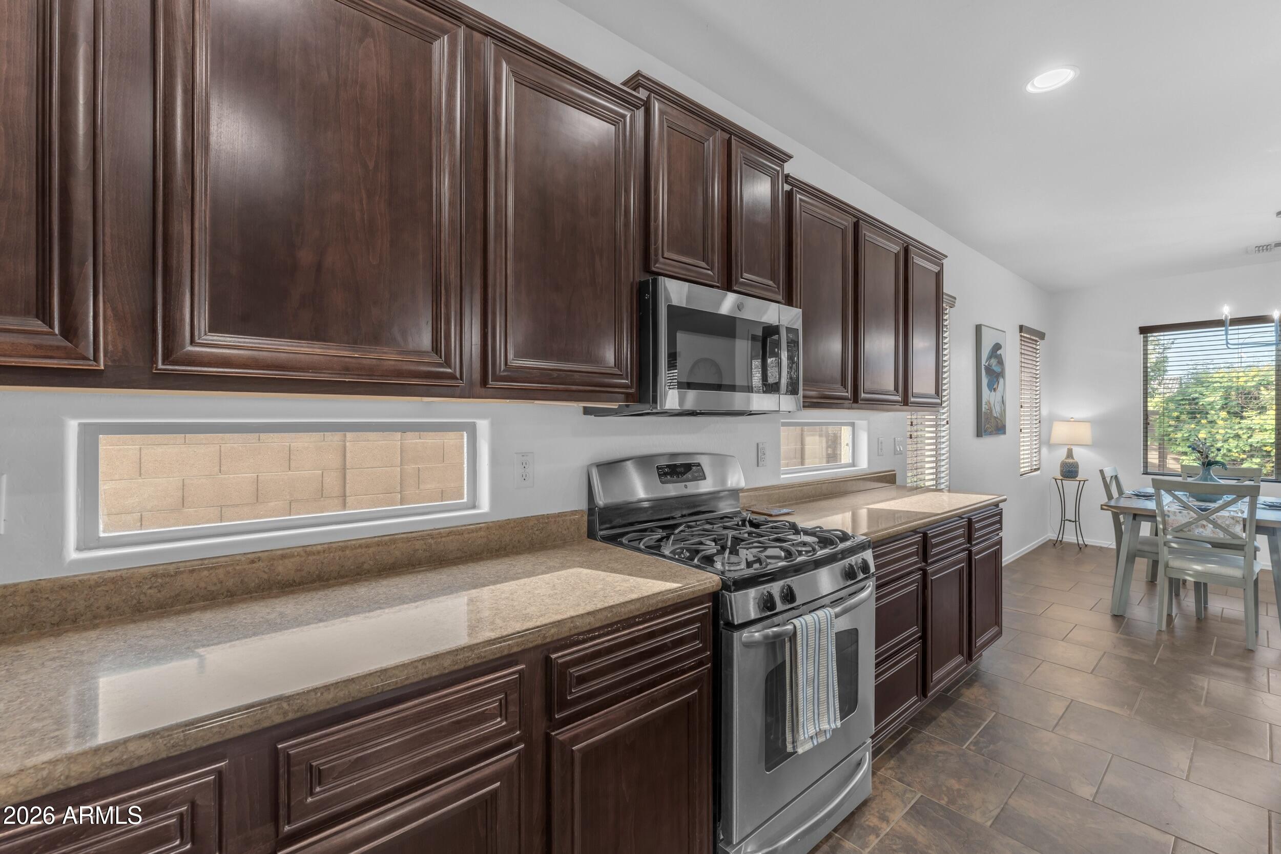 3994 E GRAND CANYON Place