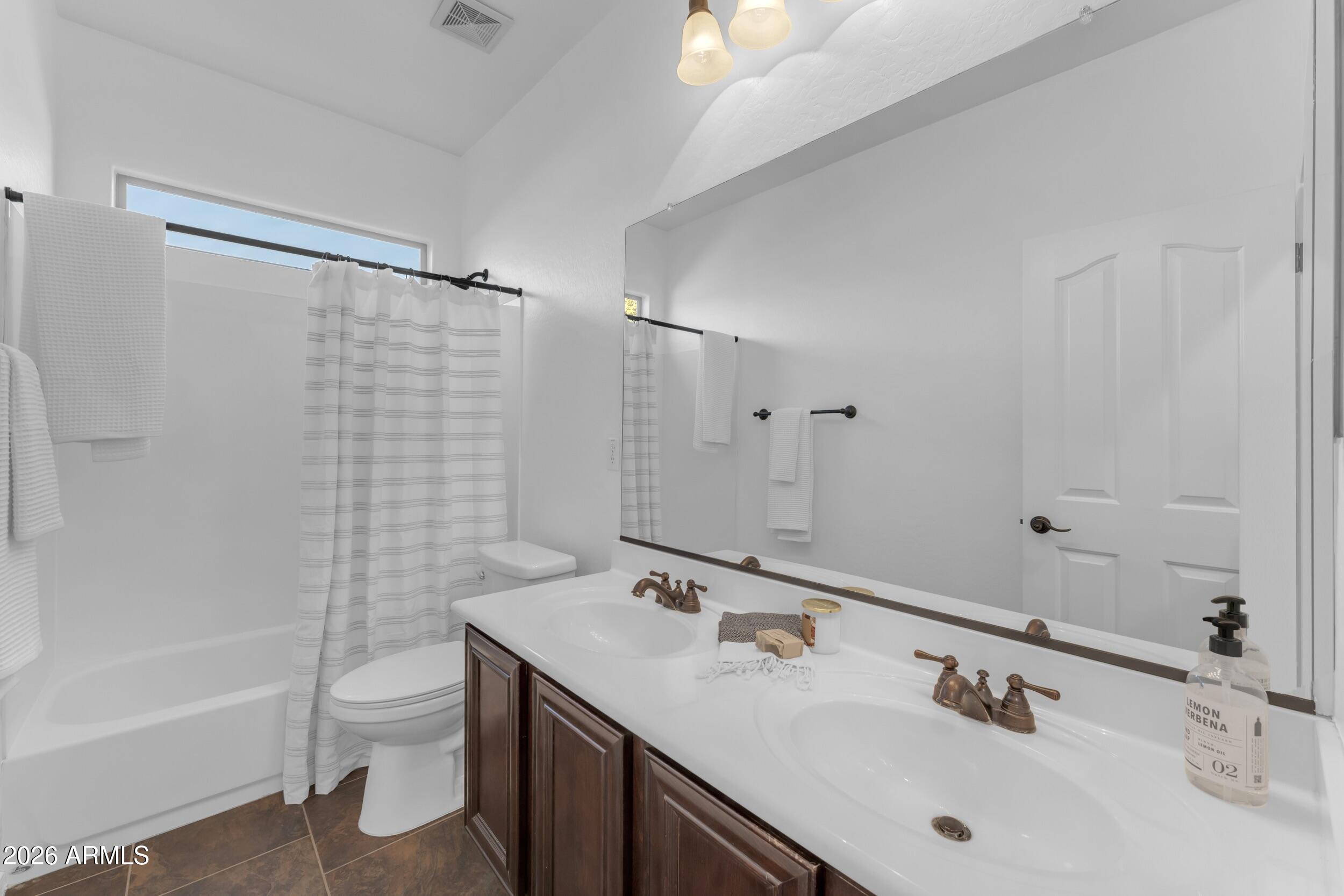 3994 E GRAND CANYON Place