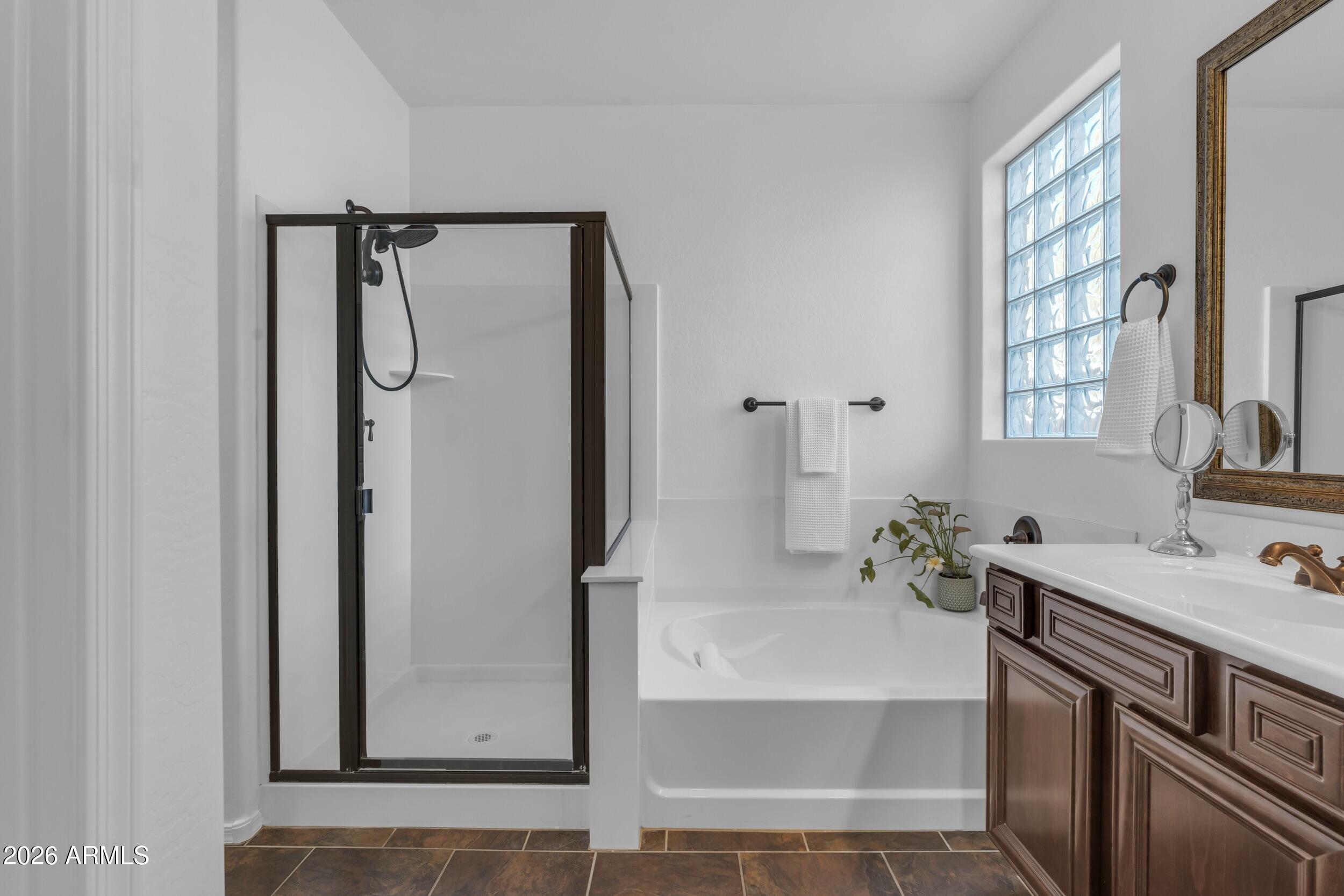 3994 E GRAND CANYON Place