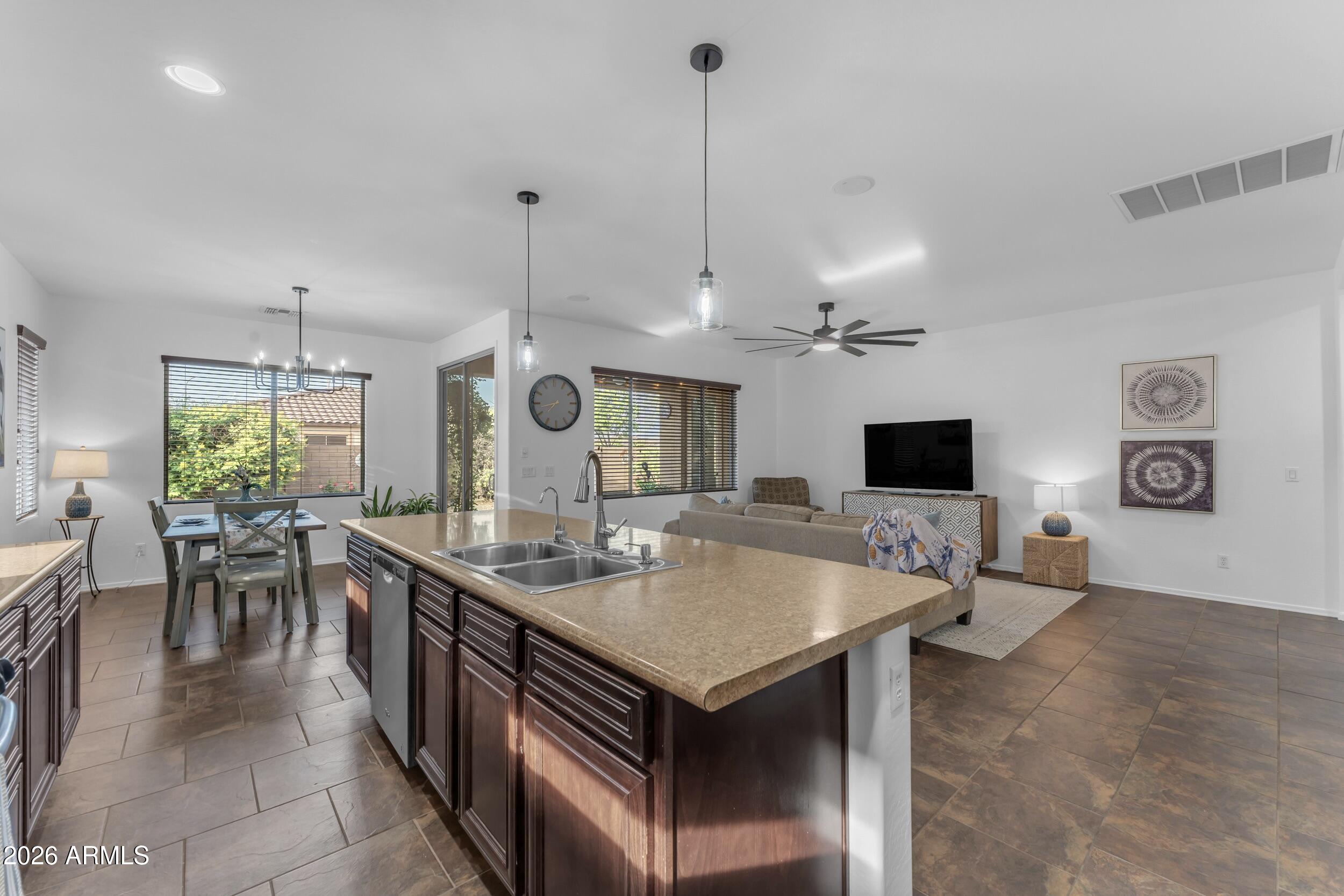 3994 E GRAND CANYON Place