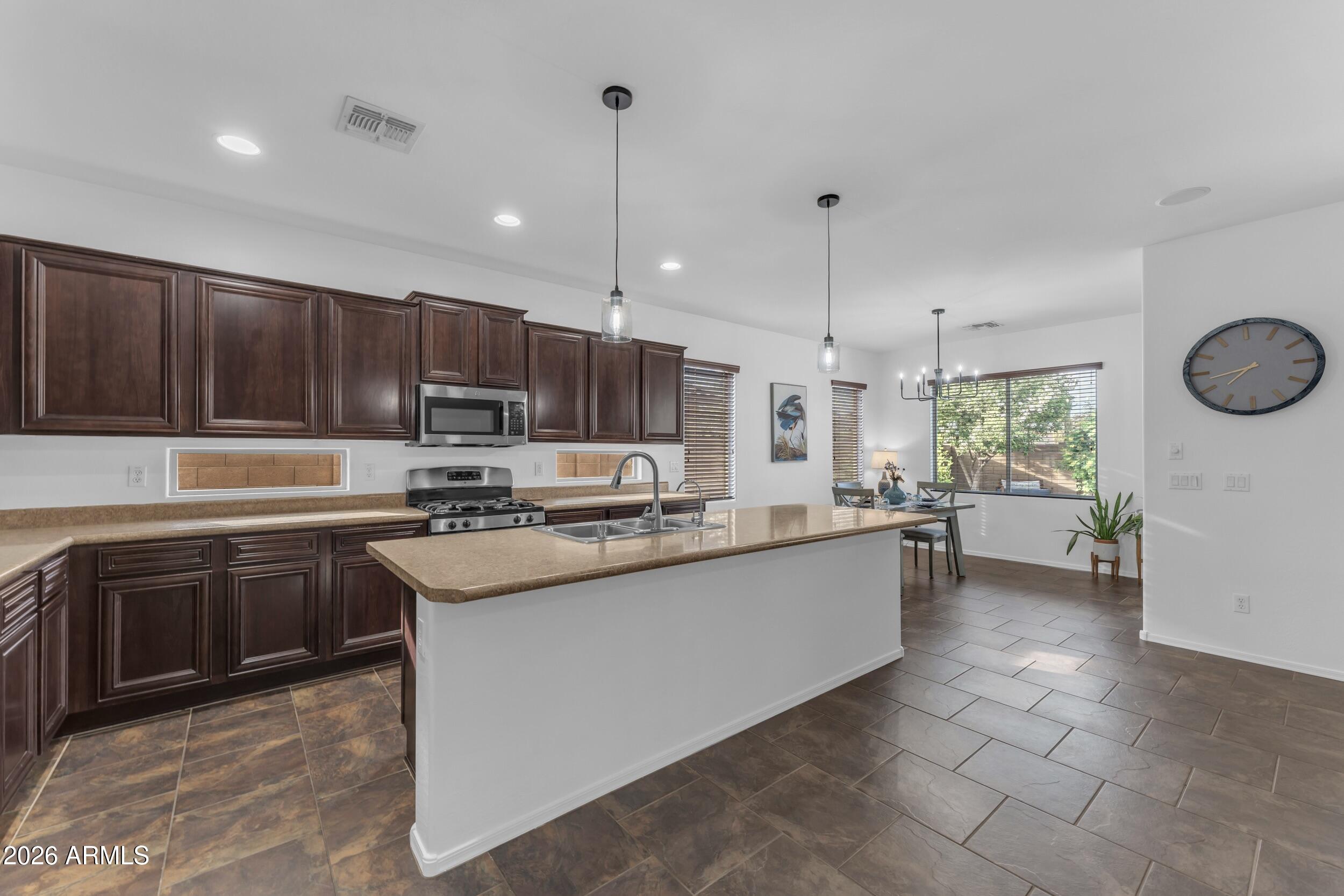 3994 E GRAND CANYON Place