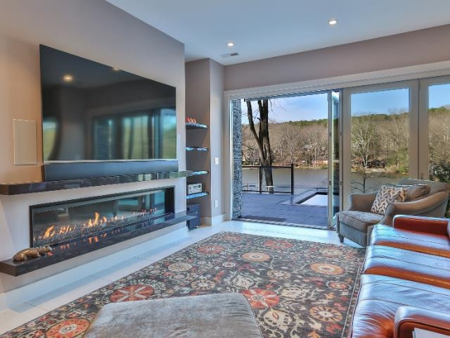 1909 S Lakeshore Drive