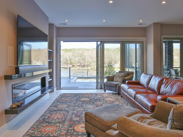 1909 S Lakeshore Drive