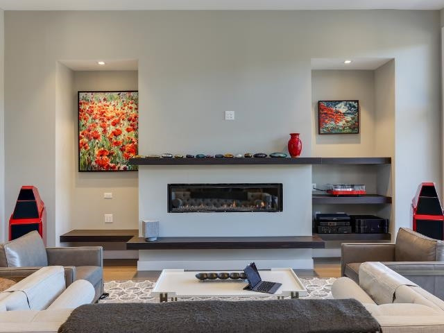 1909 S Lakeshore Drive