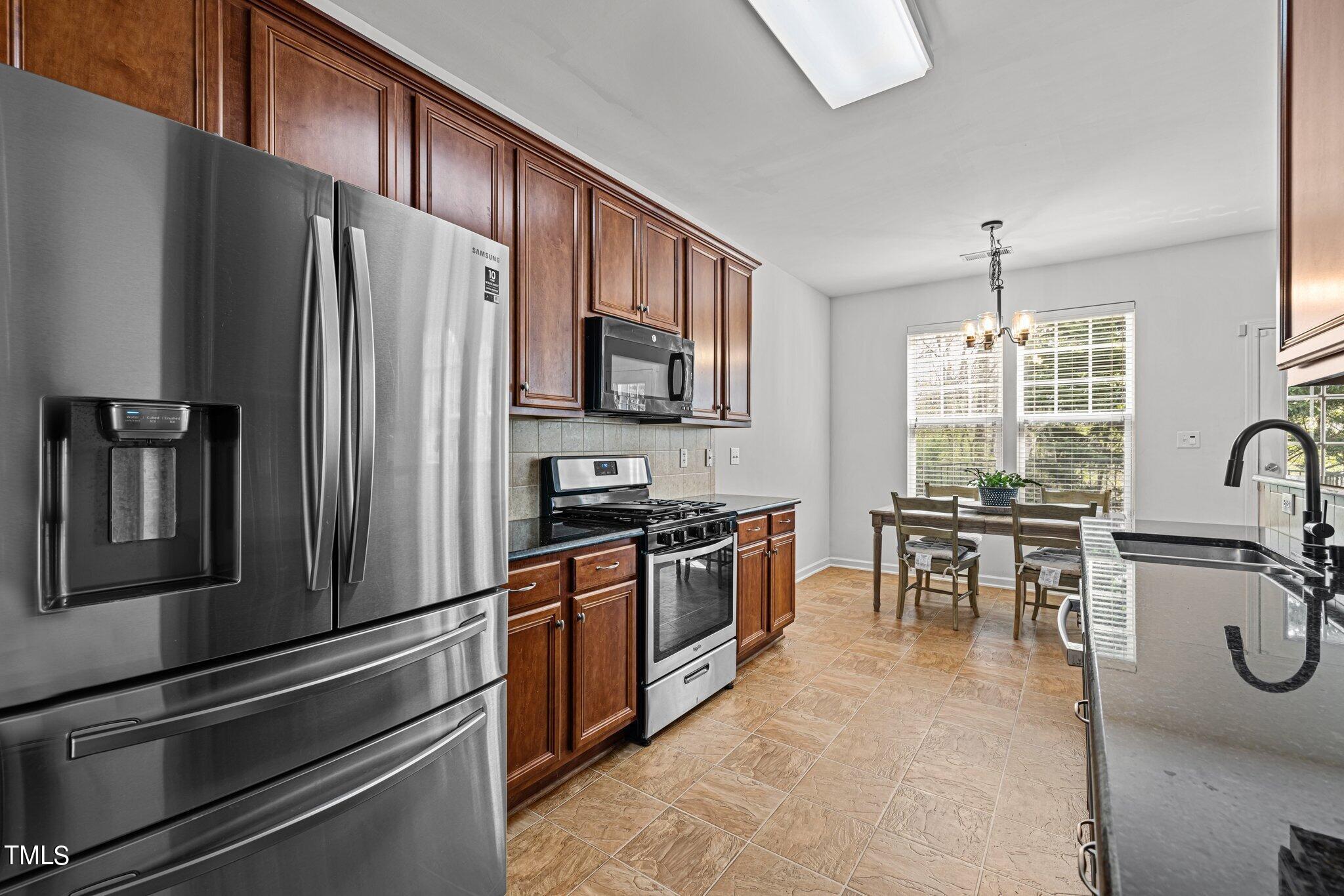 6 Gardenview Place
