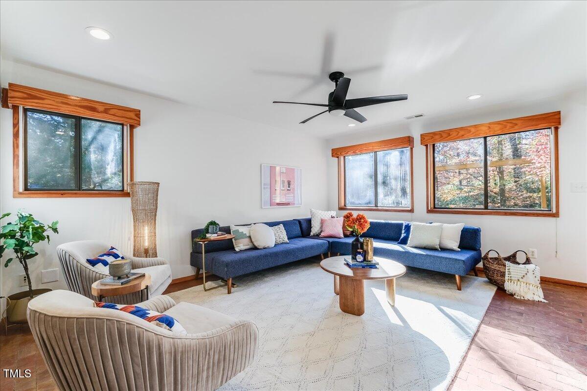 1503 Valley Run